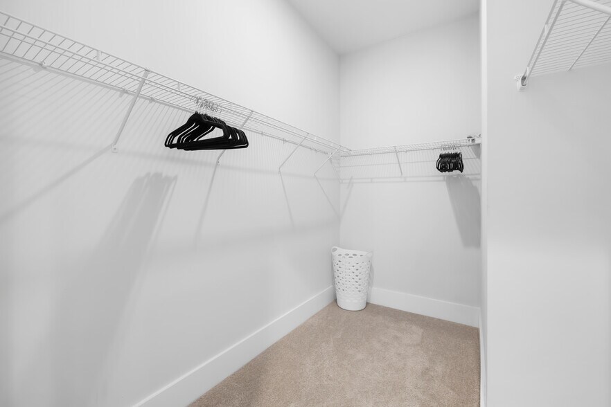 Building Photo - Room in House on Grace Ln