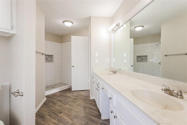 Building Photo - 11225 Cimarron Dr