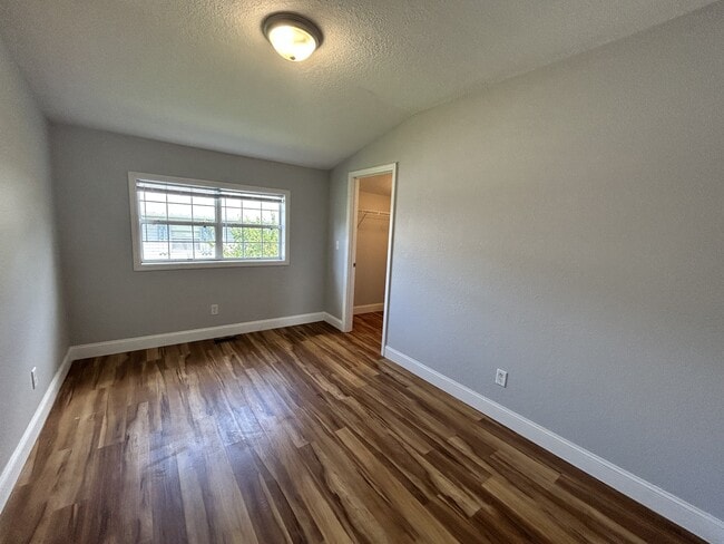 Building Photo - 517 Sherwood Ave