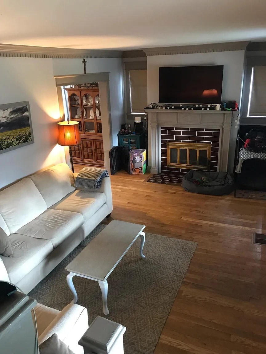 Building Photo - 409 Iola Rd