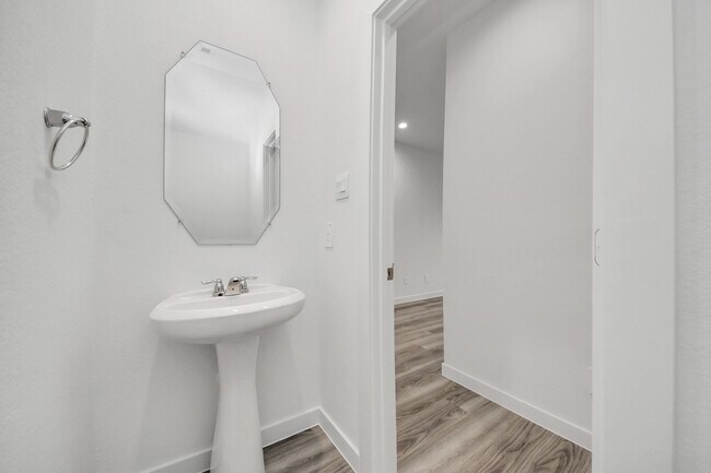 Building Photo - 10327 Sylvan Wds Trl