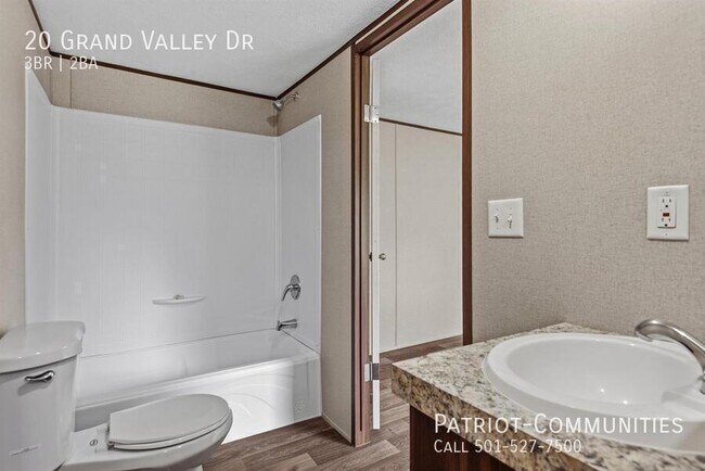 Building Photo - 20 Grand Valley Dr