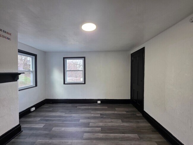 Building Photo - Newly Updated 2 bedroom 1 Bath House for rent!