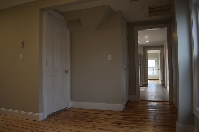 Building Photo - 204 High St