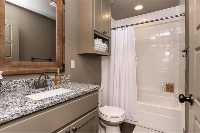 Building Photo - 301 NW F St