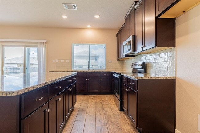 Building Photo - 746 Farmers Dell