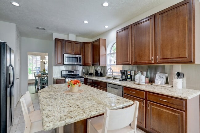 Building Photo - 13710 Wheatbridge Dr