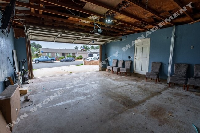 Building Photo - Luxury 4 Bed 3 bath