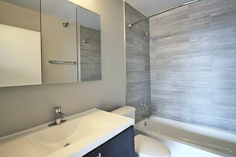 Building Photo - 26 E Delaware Pl