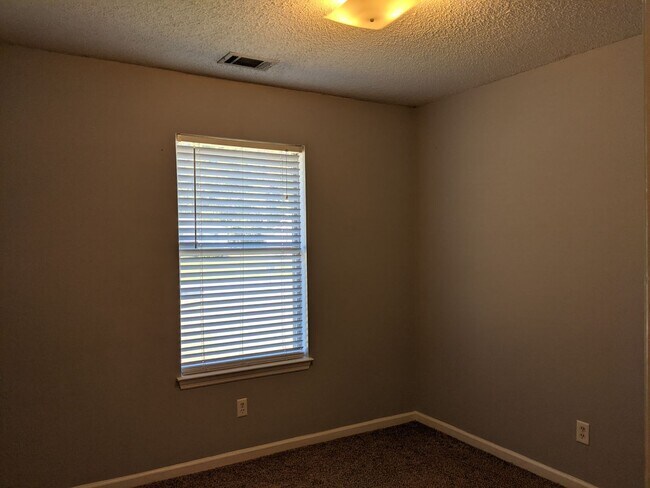 Building Photo - 1226 Roberts Way