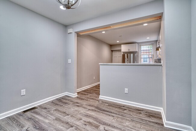 Building Photo - Woodward St