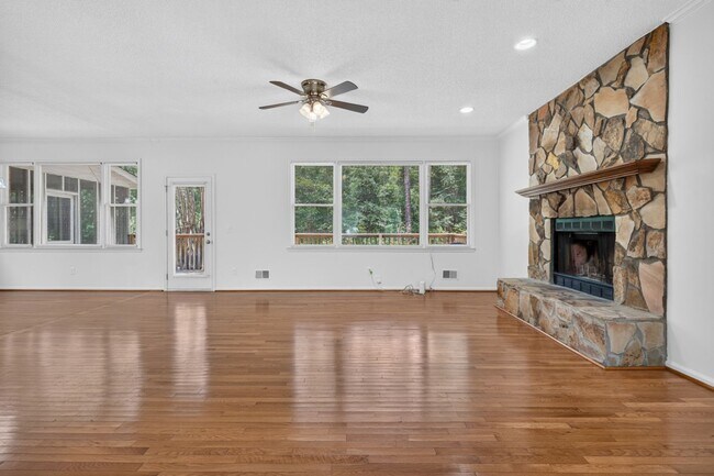 Building Photo - Beautiful home in Spring Valley