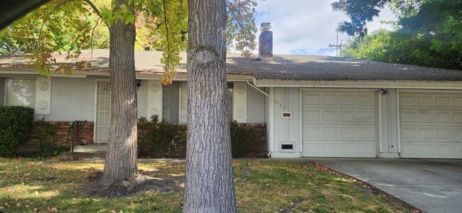 Building Photo - 5929 Lake Crest Way