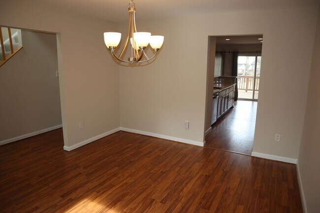 Building Photo - Charming Townhome Nestled in a Private Cul...