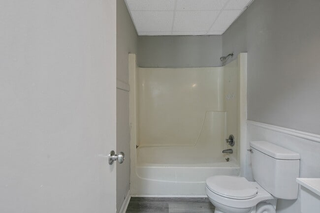 Building Photo - 1608 Fayette Ave