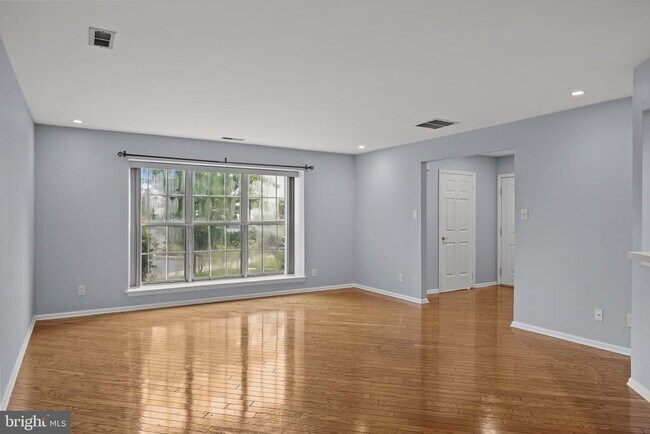 Building Photo - 5001 Aberdeen Ln