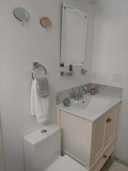 Building Photo - 2726-101 Eldridge Ave