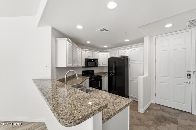 Building Photo - 5350 E Deer Valley Dr