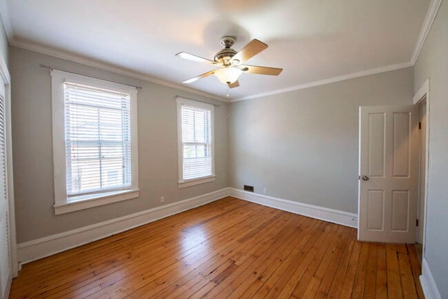 Building Photo - 512 S Lazelle St