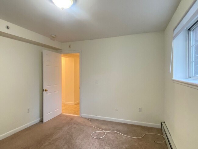 Building Photo - Nice 3 bed in Packards corner