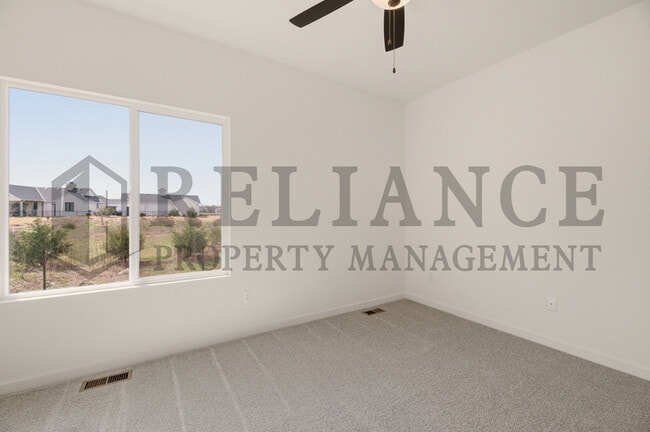 Building Photo - 5247 N Pinecrest Ct