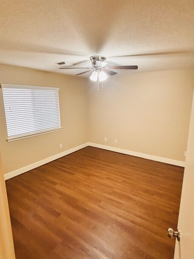 Building Photo - 10614 Cobblecreek Way