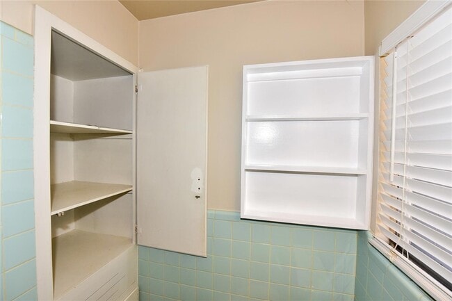 Building Photo - 7605 Carriage Dr