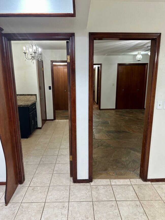 Building Photo - Immaculate major remodeled executive home ...