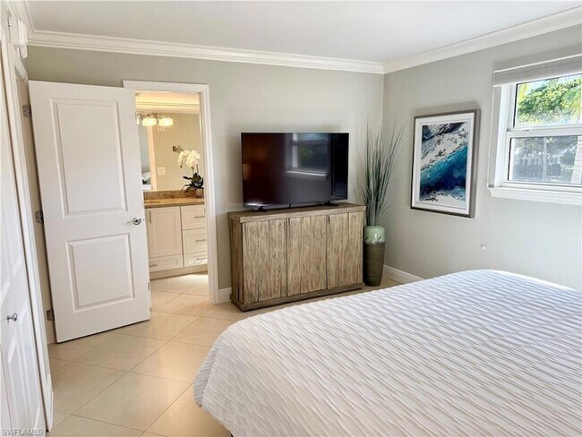 Building Photo - 960 7th St S