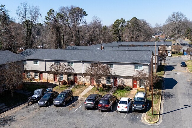 Building Photo - Spacious, affordable two bedroom townhouse in a great location in Charlotte!