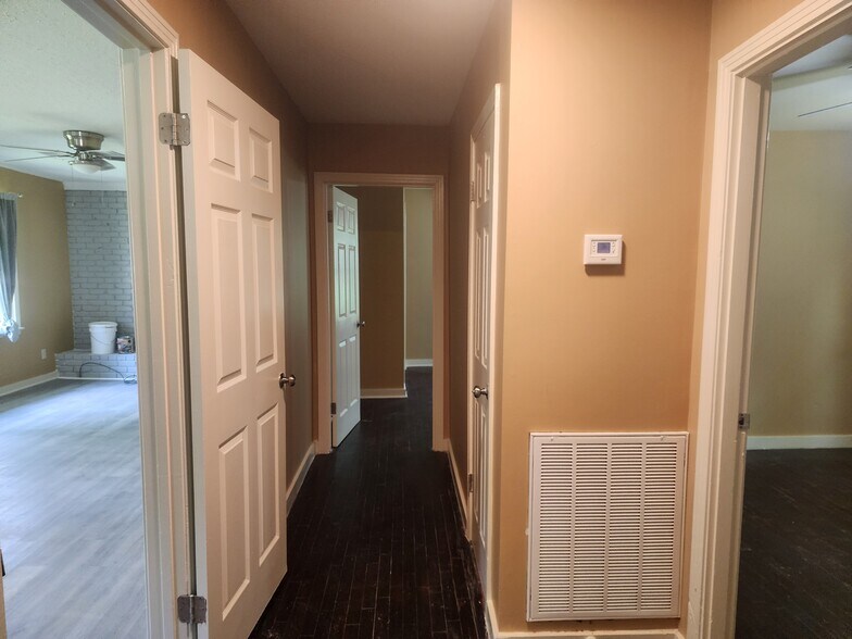 Building Photo - 912 Chickasaw Trail