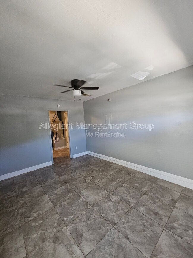 Building Photo - 1213 Roma Ct