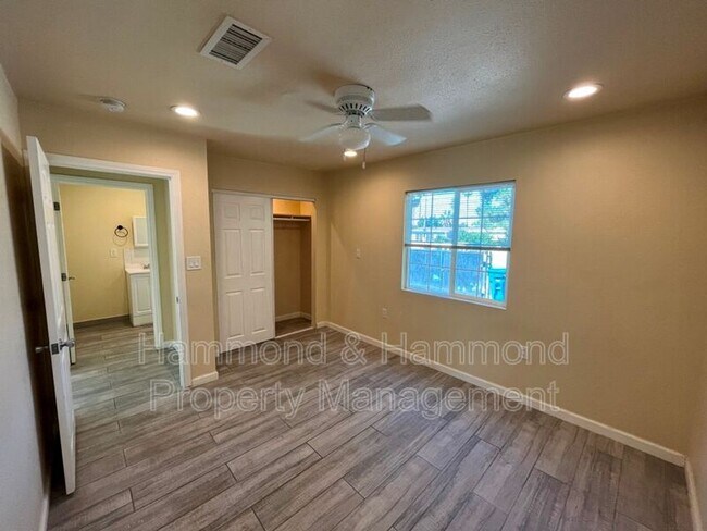Building Photo - 12110 Bromont Ave