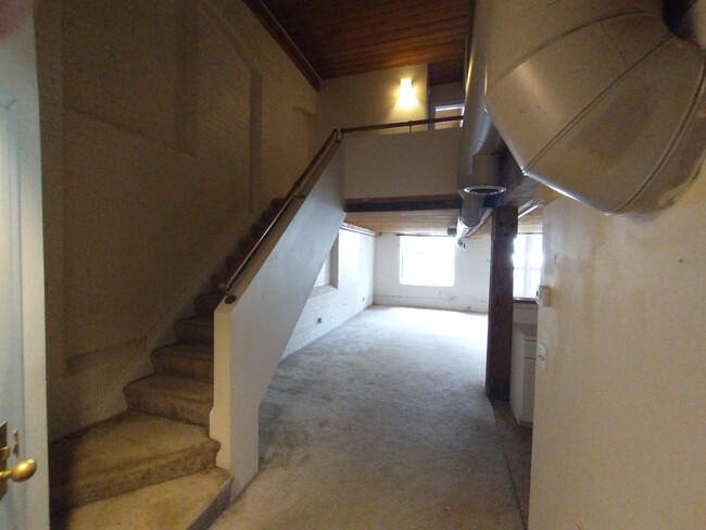 Building Photo - 68 Thermos Ave