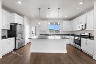 Building Photo - Tigard - River Terrace Town Center,3 Bedroom 2.5 Bathroom Stunner with Covered Patio and Attached...