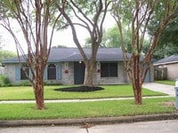 Building Photo - 2617 Knoxville Dr