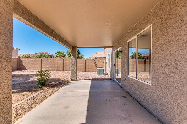 Building Photo - 4BR 3 FULL BATHROOMS W/ HUGE LOFT AND LARGE MASTER