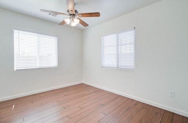 Building Photo - 1501 E Roosevelt St