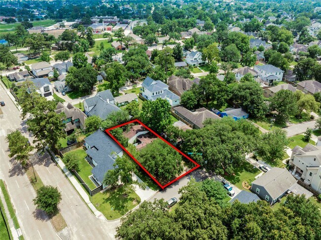 Building Photo - 1607 Libbey Dr