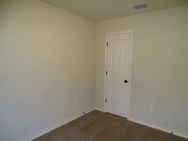 Building Photo - 7117 Micayla Cv