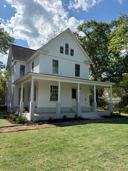 Building Photo - 1211 Mill St