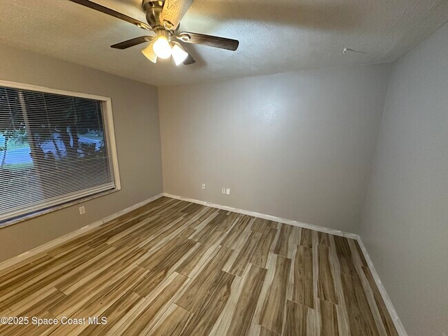 Building Photo - 1300 Ethel Cir NE