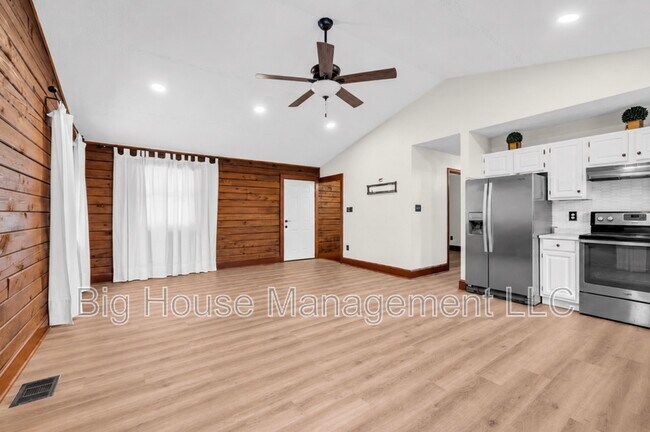 Building Photo - 1155 Old Linden Rd