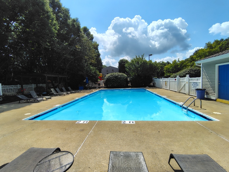 Primary Photo - 600 Reusens Rd