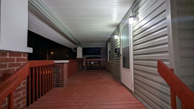 Building Photo - Charming 3-bedroom, 1-bathroom home located in the vibrant city of Akron