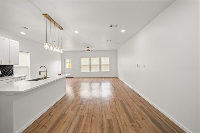 Building Photo - 6719 Roanoke St