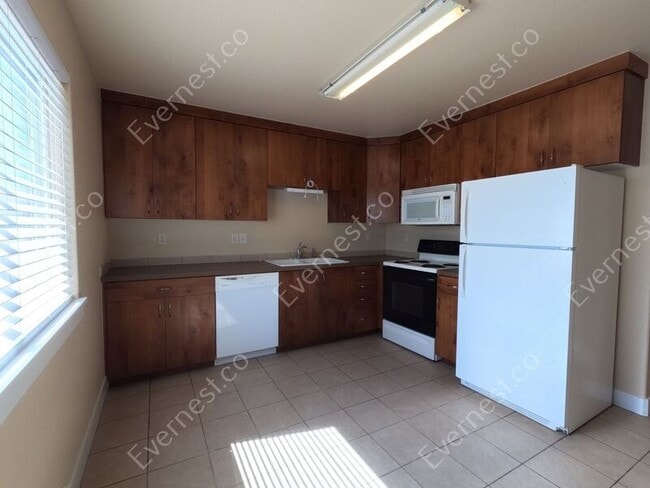 Building Photo - 2224 10th Ave