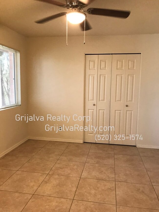 Building Photo - Beautiful 3 Bedroom, 2 Bath Eastside House (Escalante/Camino Seco)
