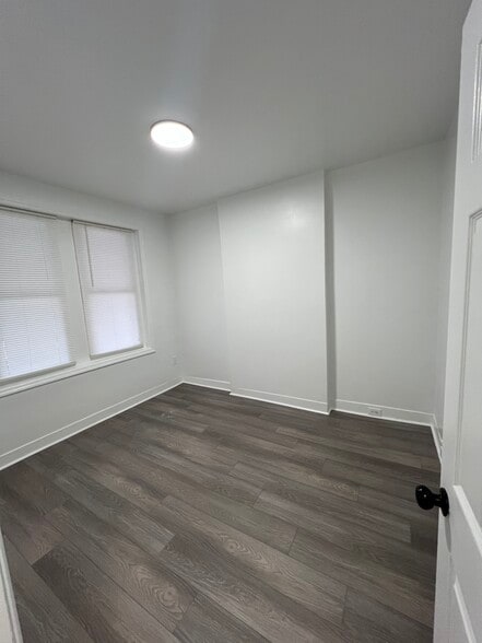 Building Photo - 225 Lloyd St