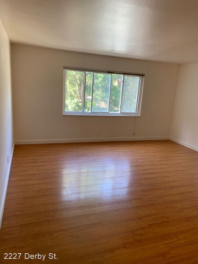 Building Photo - 2227 Derby St